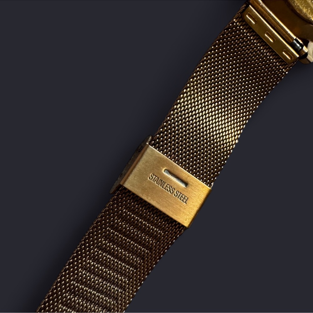 Shore Gold Mesh Band Watch minimalist design need battery - Picture 5 of 6